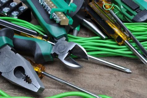 TOMASZ BYLICA MONTER ELEKTRO, Usługi elektryczne
